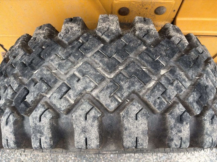 2001-john-deere-250-image-10