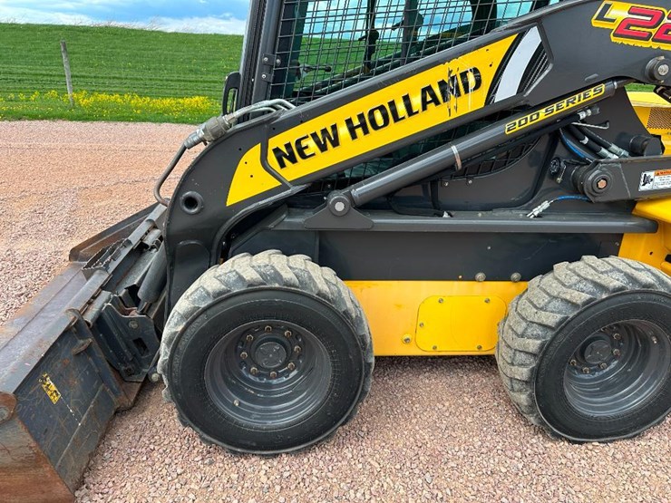 2018-new-holland-l228-image-12