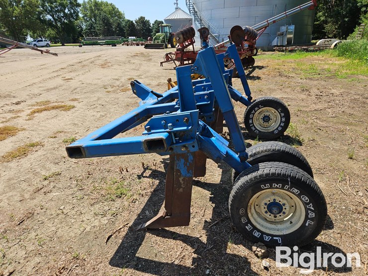 5-shank-3-pt-ripper-w/adjustable-gauge-wheels-image-8