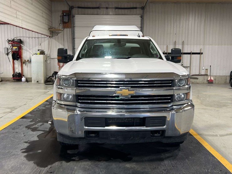 2018-chevrolet-silverado-2500hd-image-8