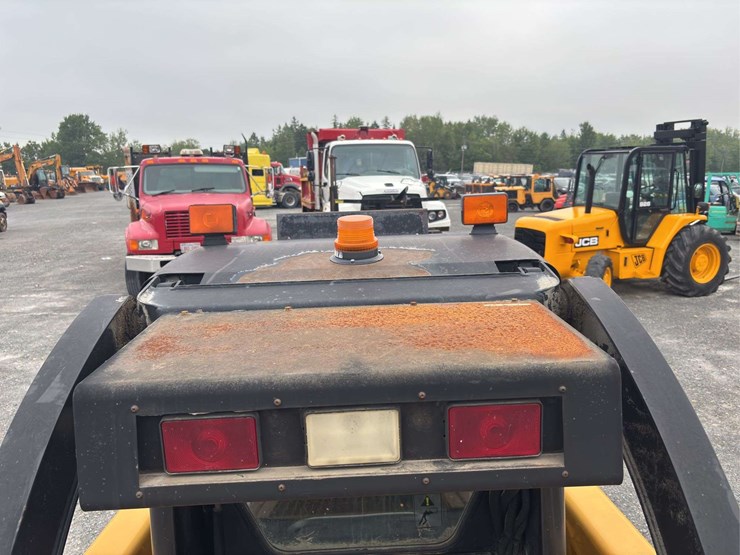 2001-john-deere-250-image-21