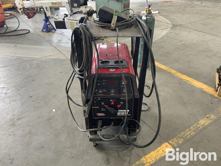 lincoln-electric-precision-tig-225-welder-image-2
