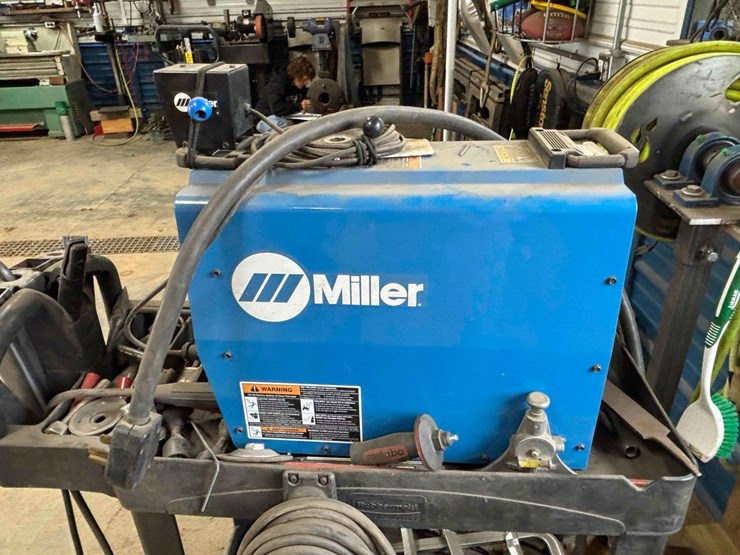 miller-xmt305-welder/inverter-image-3