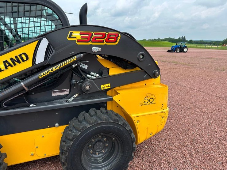 2022-new-holland-l328-image-9