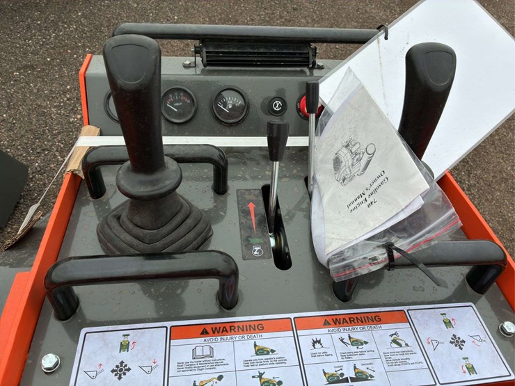 2024-skid-steer-image-11