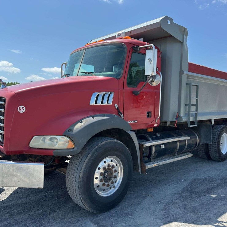 2009 MACK GRANITE GU813