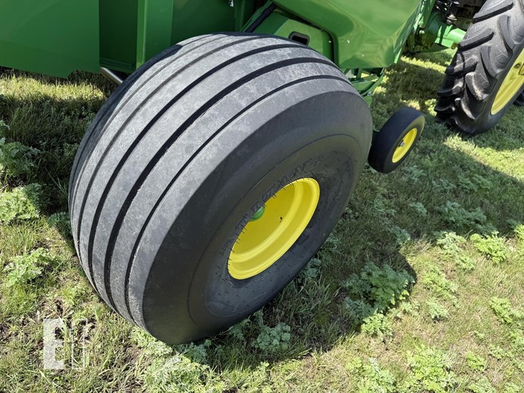 2020-john-deere-560m-image-8