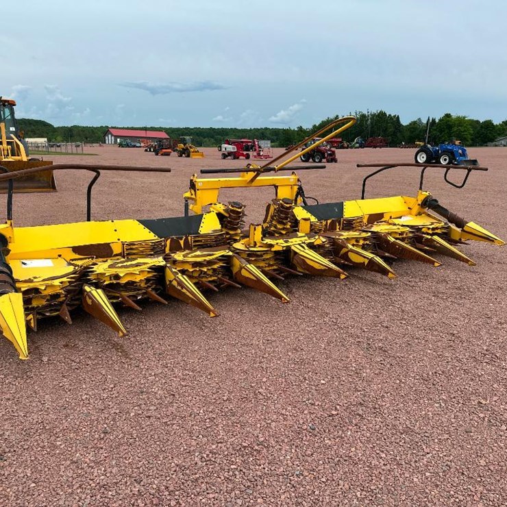 2009 NEW HOLLAND 8