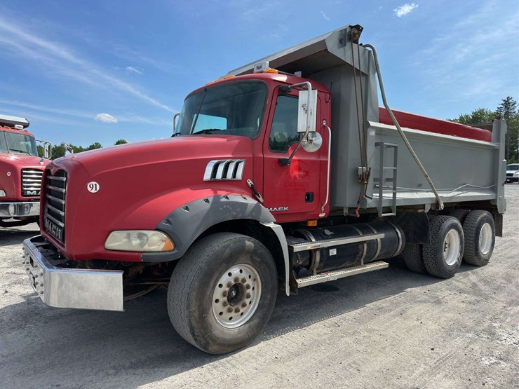 2009-mack-granite-gu813-image-1