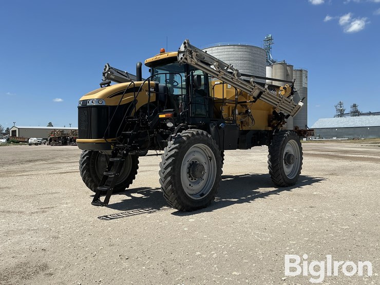 2015-rogator-1300b-self-propelled-dry-spreader-w/airmax-180-image-1