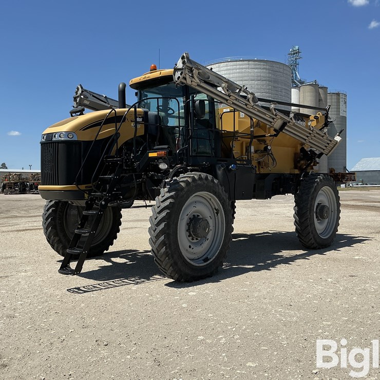 2015 RoGator 1300B Self-Propelled Dry Spreader W/AirMax 180
