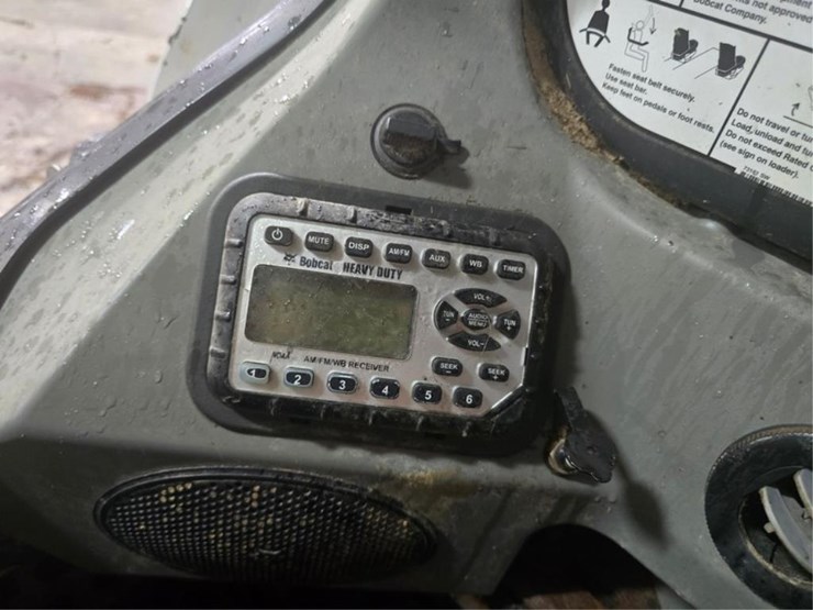 2013-bobcat-s750-image-24