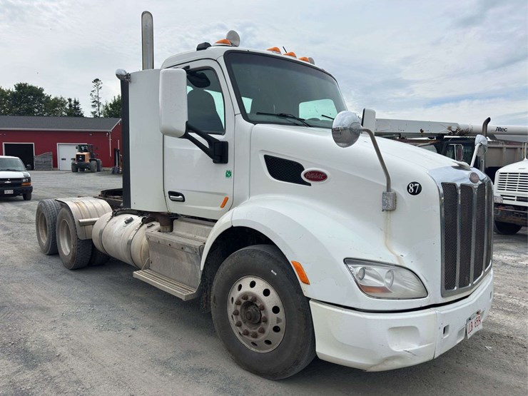 2014-peterbilt-579-image-2
