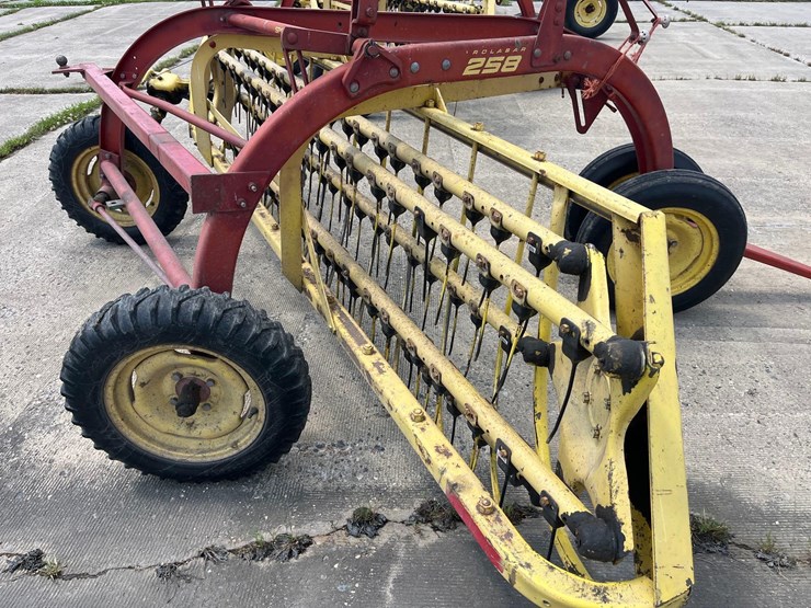 new-holland-258-image-4