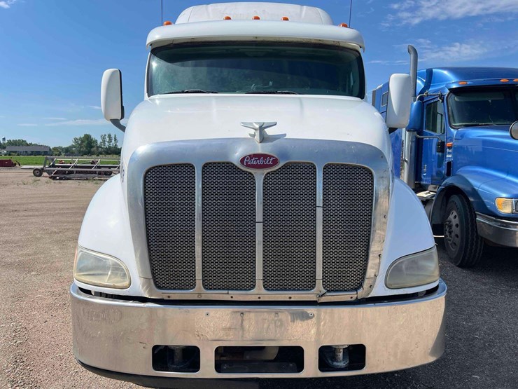 2005-peterbilt-387-image-2