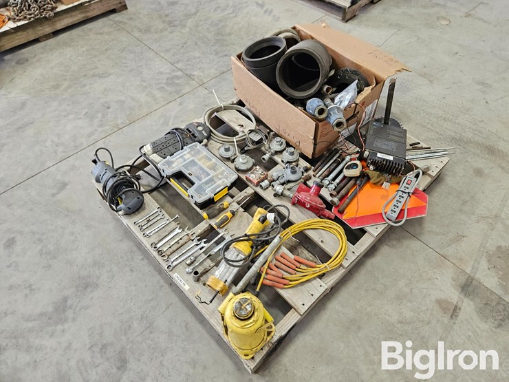 pallet-of-misc.-tools,-parts,-&-fasteners-image-8