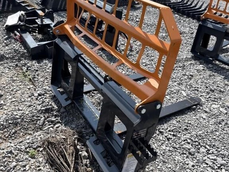 land-honor-pallet-forks-image-2