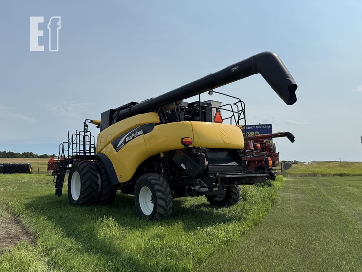 new-holland-cr960-image-3