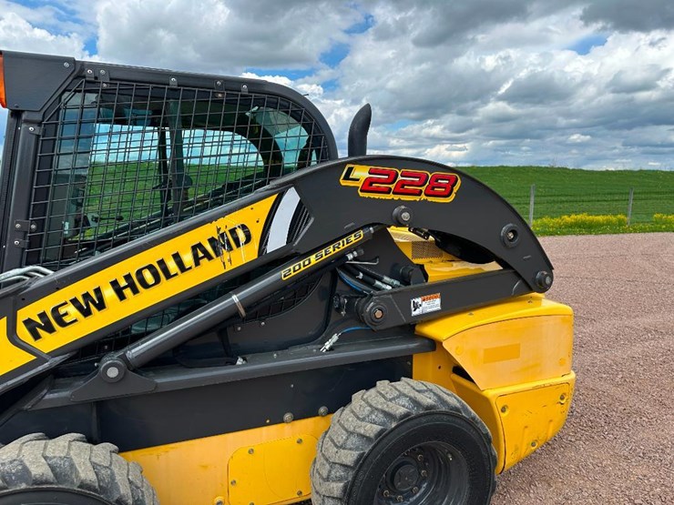 2018-new-holland-l228-image-10