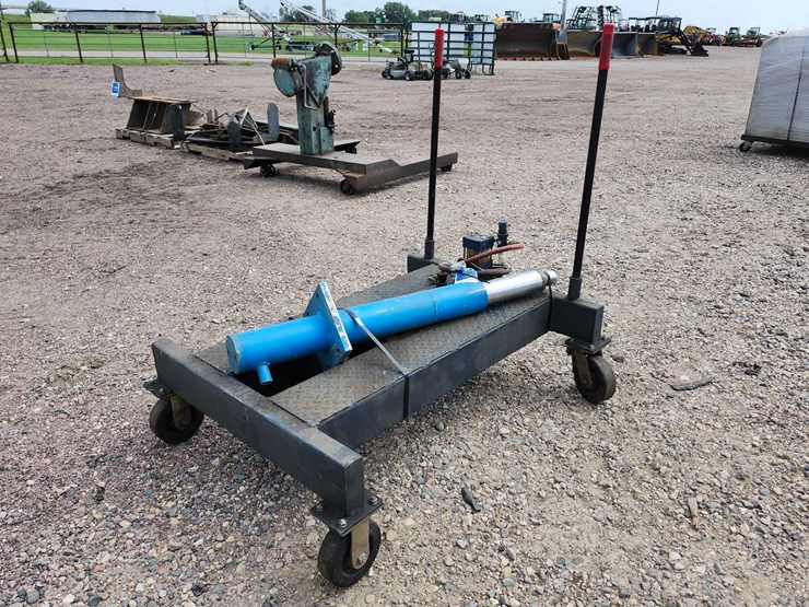 hydraulic-jack-on-dolly-image-1