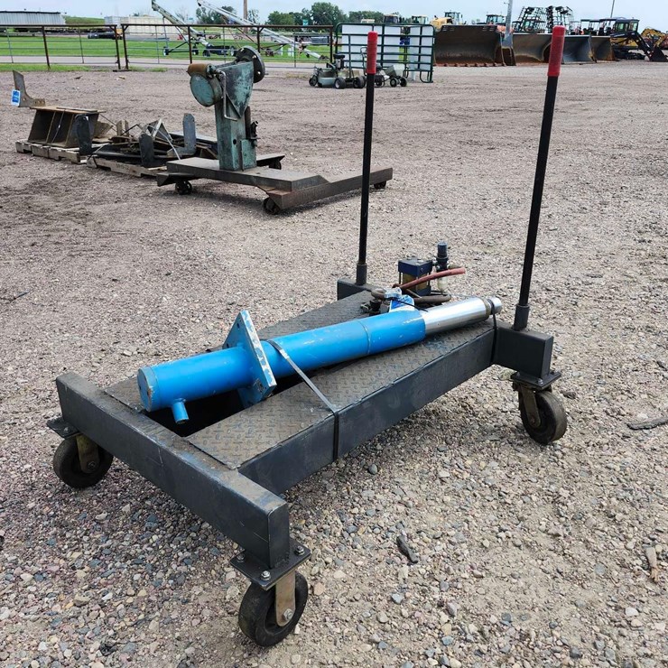 Hydraulic Jack on Dolly