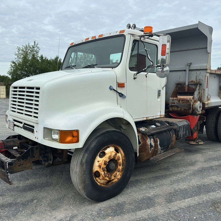 2000 INTERNATIONAL 8100
