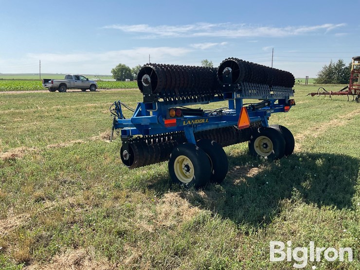 2011-landoll-3130-31-image-7