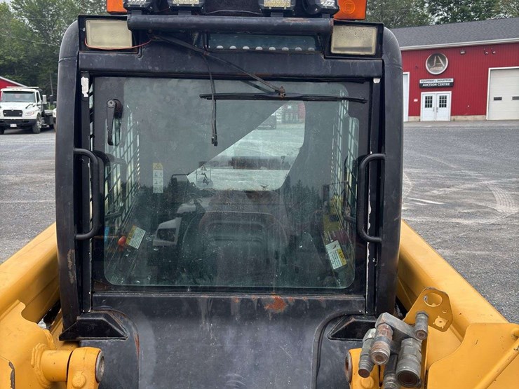 2001-john-deere-250-image-24
