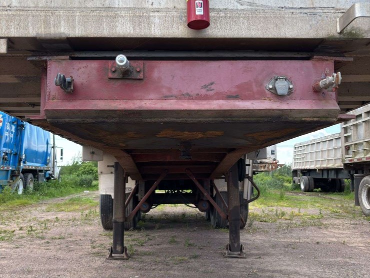 1990-custom-trailer-image-11