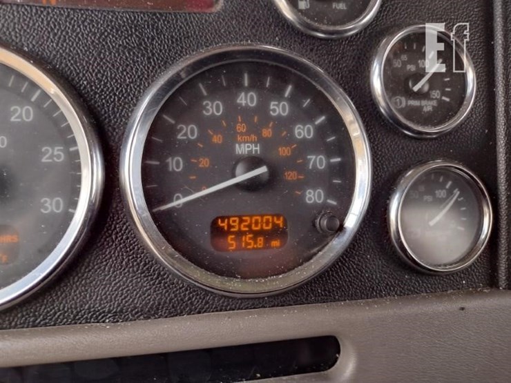peterbilt-389-image-8