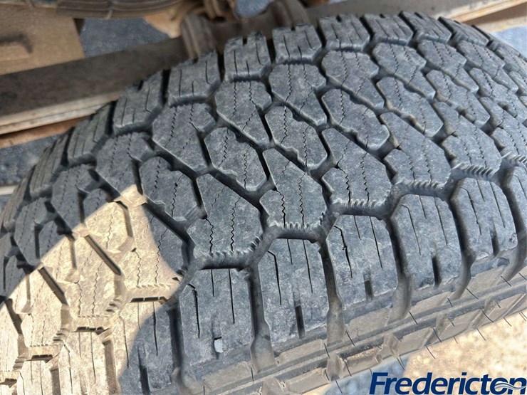 2014-ford-f250-xl-image-12