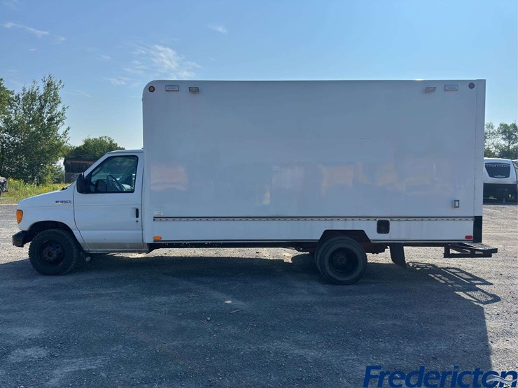 2006-ford-e350-image-6
