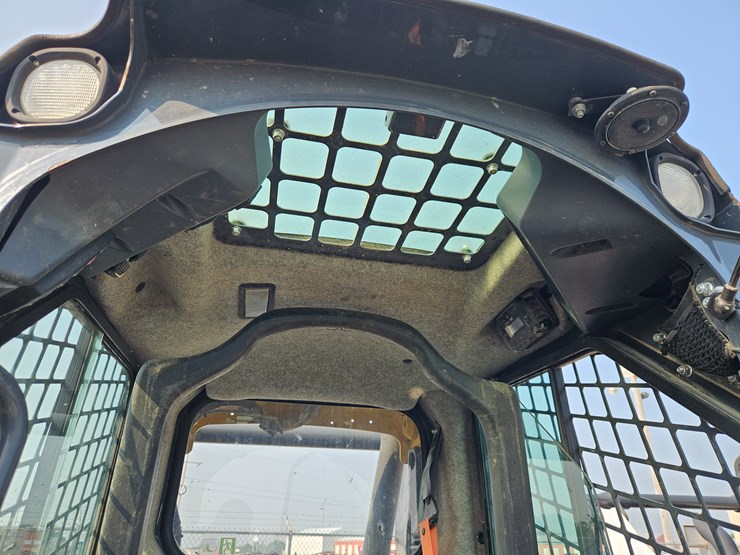 2018-deere-323e-image-8