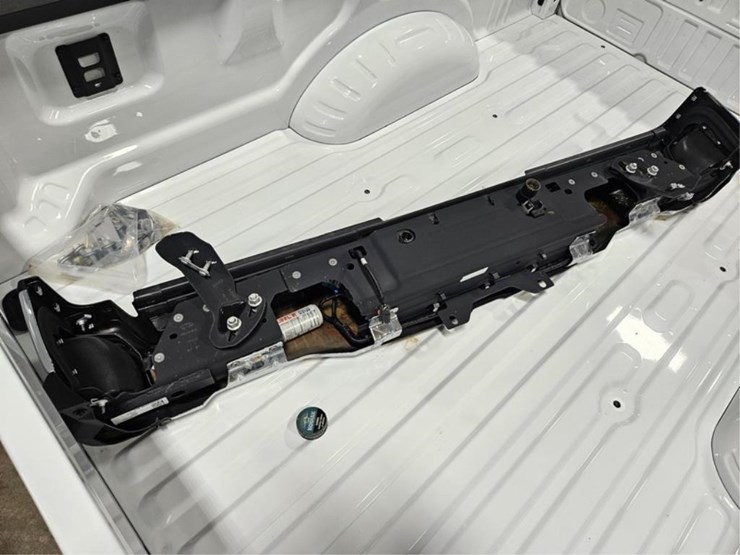 #422-•-2024-ford-8'-pick-up-truck-box-image-9