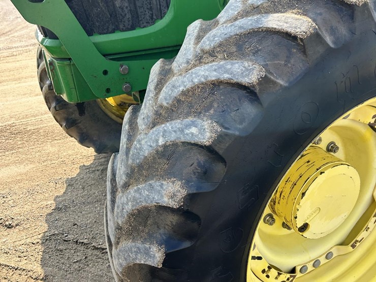 2005-john-deere-7520-image-8