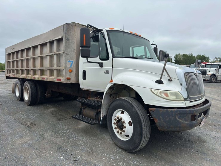 2005-international-durastar-4400-image-2