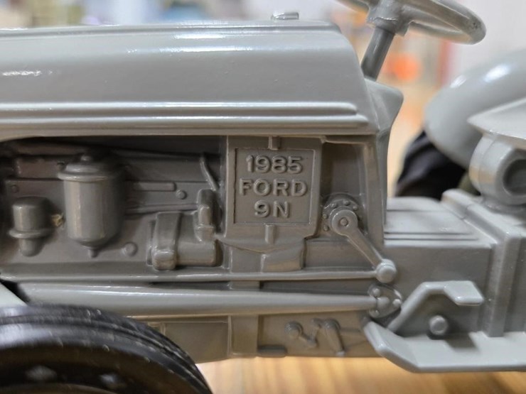 1985-ford-9n-image-5