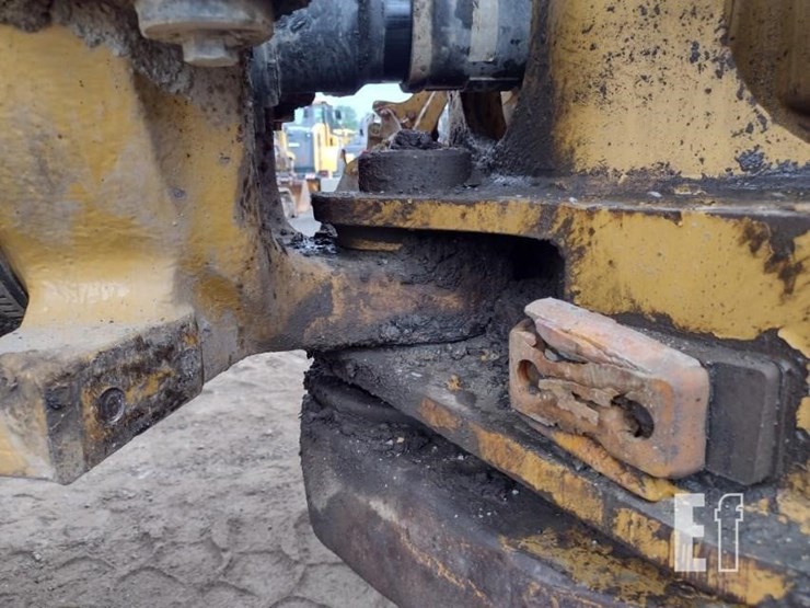 caterpillar-740-image-35