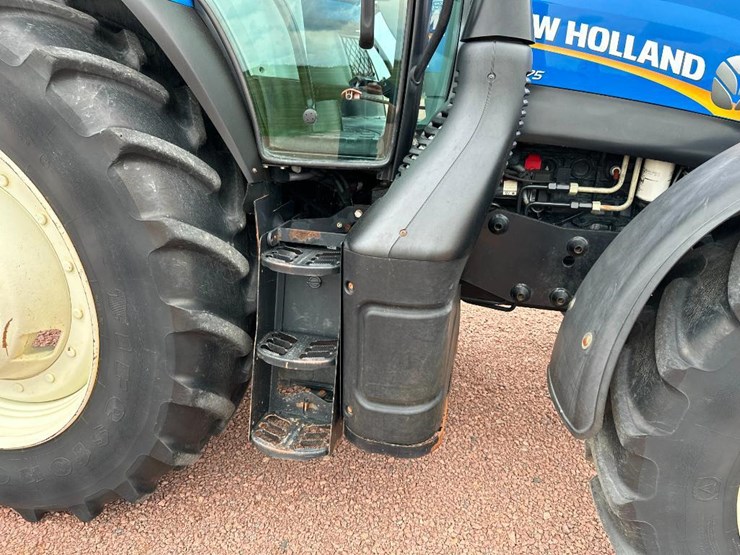 2014-new-holland-t6.175-image-16