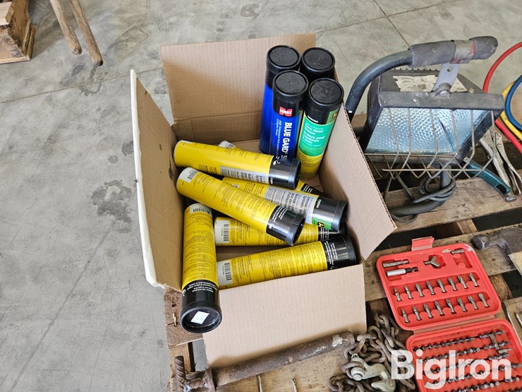 pallet-of-misc.-tools,-parts,-&-fasteners-image-11