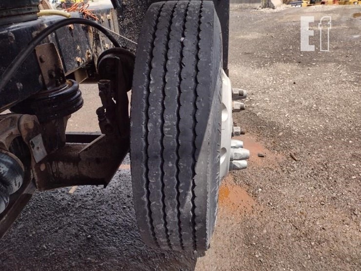 2019-peterbilt-567-image-30