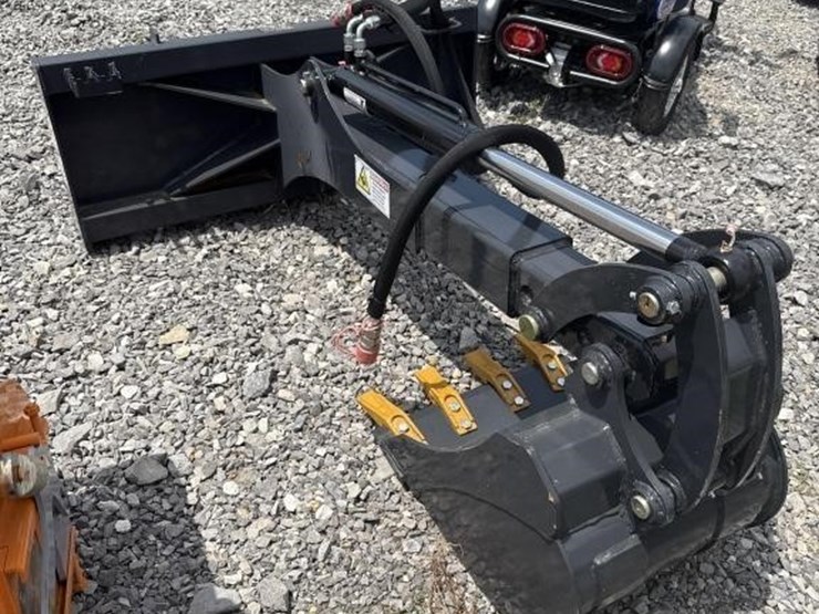 land-honor,-skid-steer-backhoe-image-2