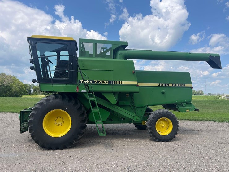 1982-john-deere-7720-image-3