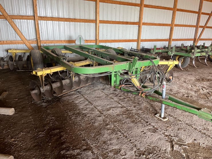 john-deere-310-image-1