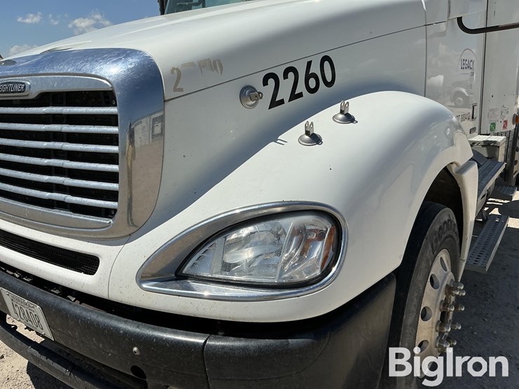 2008-freightliner-columbia-120-image-9