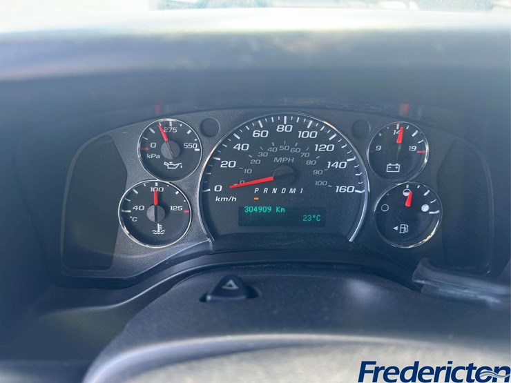 2012-chevrolet-express-4500-image-26