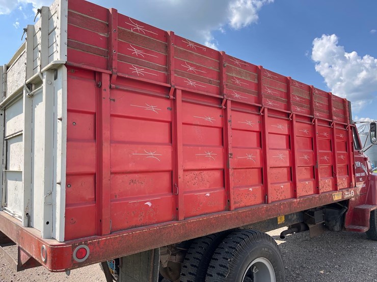 1976-ford-750-grain-truck-image-21