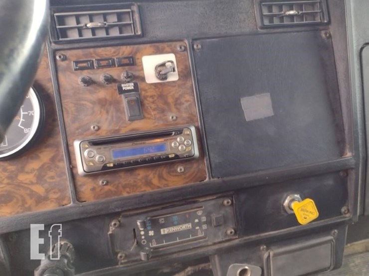1996-kenworth-t300-image-12