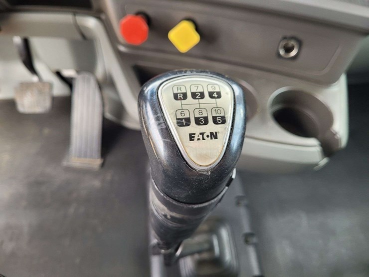 2017-kenworth-t680-image-12