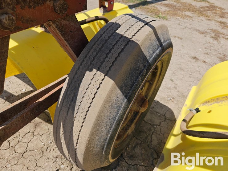 3-pt-hooded-row-crop-sprayer-image-18